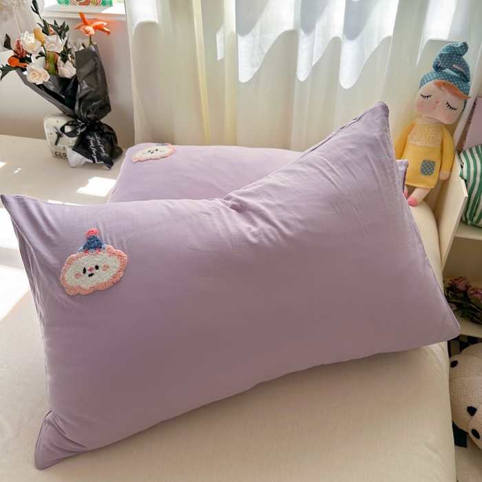 91家纺网 家纺一手货源 找家纺 百寐 2025年学生季宿舍枕套毛巾绣非纯棉枕芯保护防尘套48*74cm 紫云朵