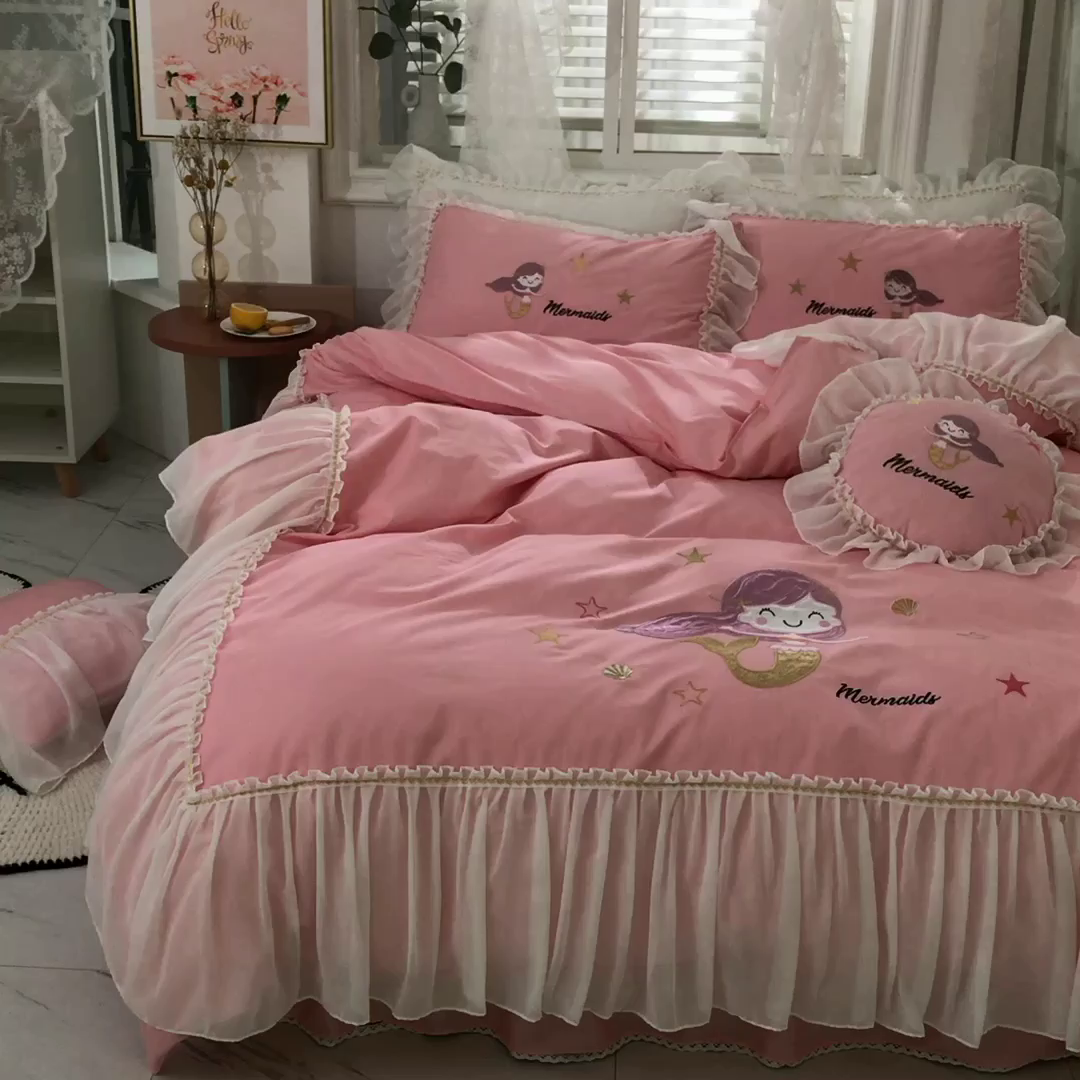 91家纺网 家纺一手货源 找家纺 花香四季家纺 2025新款13376纯棉贴布刺绣雪纺纱四件套-人鱼小姐  人鱼小姐粉