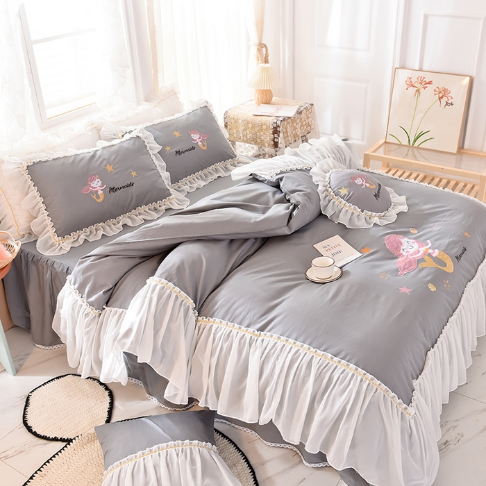 91家纺网 家纺一手货源 找家纺 花香四季家纺 2025新款13376纯棉贴布刺绣雪纺纱四件套-人鱼小姐  人鱼小姐灰