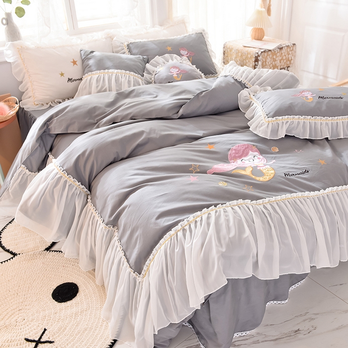 91家纺网 家纺一手货源 找家纺 花香四季家纺 2025新款13376纯棉贴布刺绣雪纺纱四件套-人鱼小姐  人鱼小姐灰