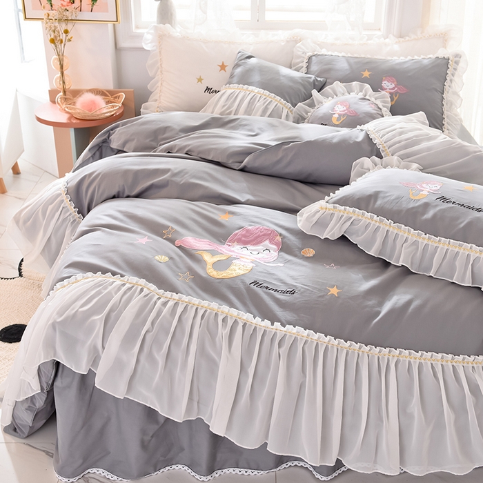 91家纺网 家纺一手货源 找家纺 花香四季家纺 2025新款13376纯棉贴布刺绣雪纺纱四件套-人鱼小姐  人鱼小姐灰