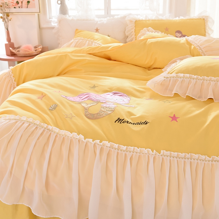 91家纺网 家纺一手货源 找家纺 花香四季家纺 2025新款13376纯棉贴布刺绣雪纺纱四件套-人鱼小姐  人鱼小姐姜黄