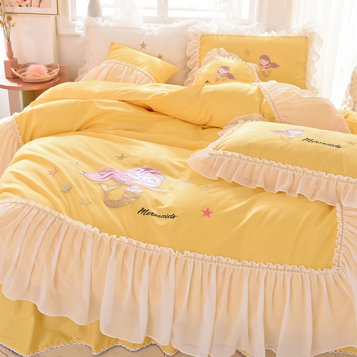 91家纺网 家纺一手货源 找家纺 花香四季家纺 2025新款13376纯棉贴布刺绣雪纺纱四件套-人鱼小姐  人鱼小姐姜黄