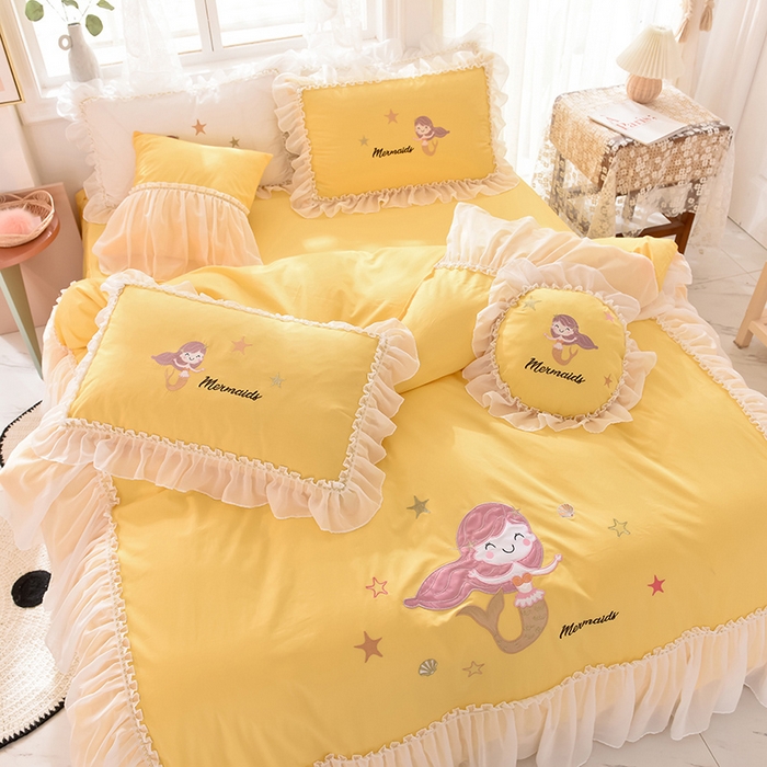 91家纺网 家纺一手货源 找家纺 花香四季家纺 2025新款13376纯棉贴布刺绣雪纺纱四件套-人鱼小姐  人鱼小姐姜黄