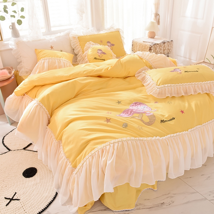 91家纺网 家纺一手货源 找家纺 花香四季家纺 2025新款13376纯棉贴布刺绣雪纺纱四件套-人鱼小姐  人鱼小姐姜黄