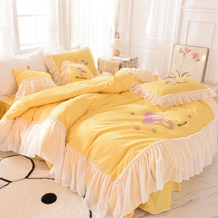 91家纺网 家纺一手货源 找家纺 花香四季家纺 2025新款13376纯棉贴布刺绣雪纺纱四件套-人鱼小姐  人鱼小姐姜黄