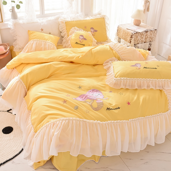 91家纺网 家纺一手货源 找家纺 花香四季家纺 2025新款13376纯棉贴布刺绣雪纺纱四件套-人鱼小姐  人鱼小姐姜黄