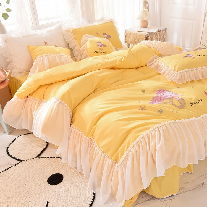 91家纺网 家纺一手货源 找家纺 花香四季家纺 2025新款13376纯棉贴布刺绣雪纺纱四件套-人鱼小姐  人鱼小姐姜黄