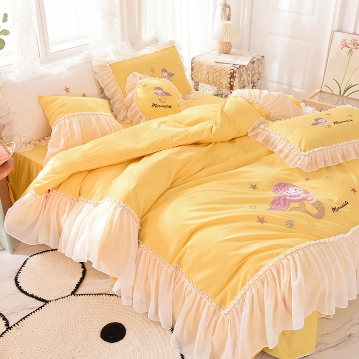 91家纺网 家纺一手货源 找家纺 花香四季家纺 2025新款13376纯棉贴布刺绣雪纺纱四件套-人鱼小姐  人鱼小姐姜黄