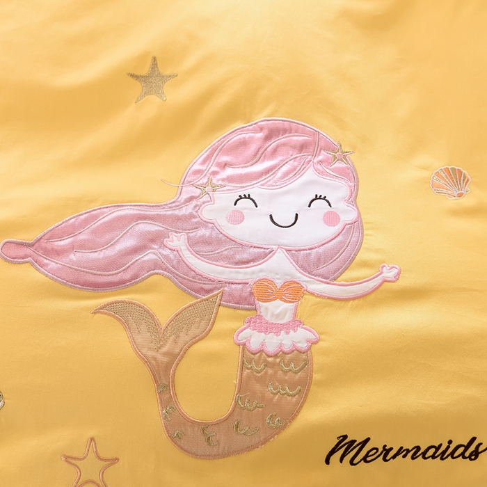 91家纺网 家纺一手货源 找家纺 花香四季家纺 2025新款13376纯棉贴布刺绣雪纺纱四件套-人鱼小姐  人鱼小姐姜黄