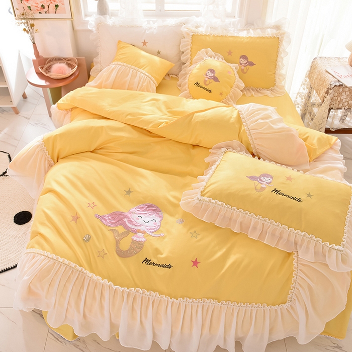 91家纺网 家纺一手货源 找家纺 花香四季家纺 2025新款13376纯棉贴布刺绣雪纺纱四件套-人鱼小姐  人鱼小姐姜黄