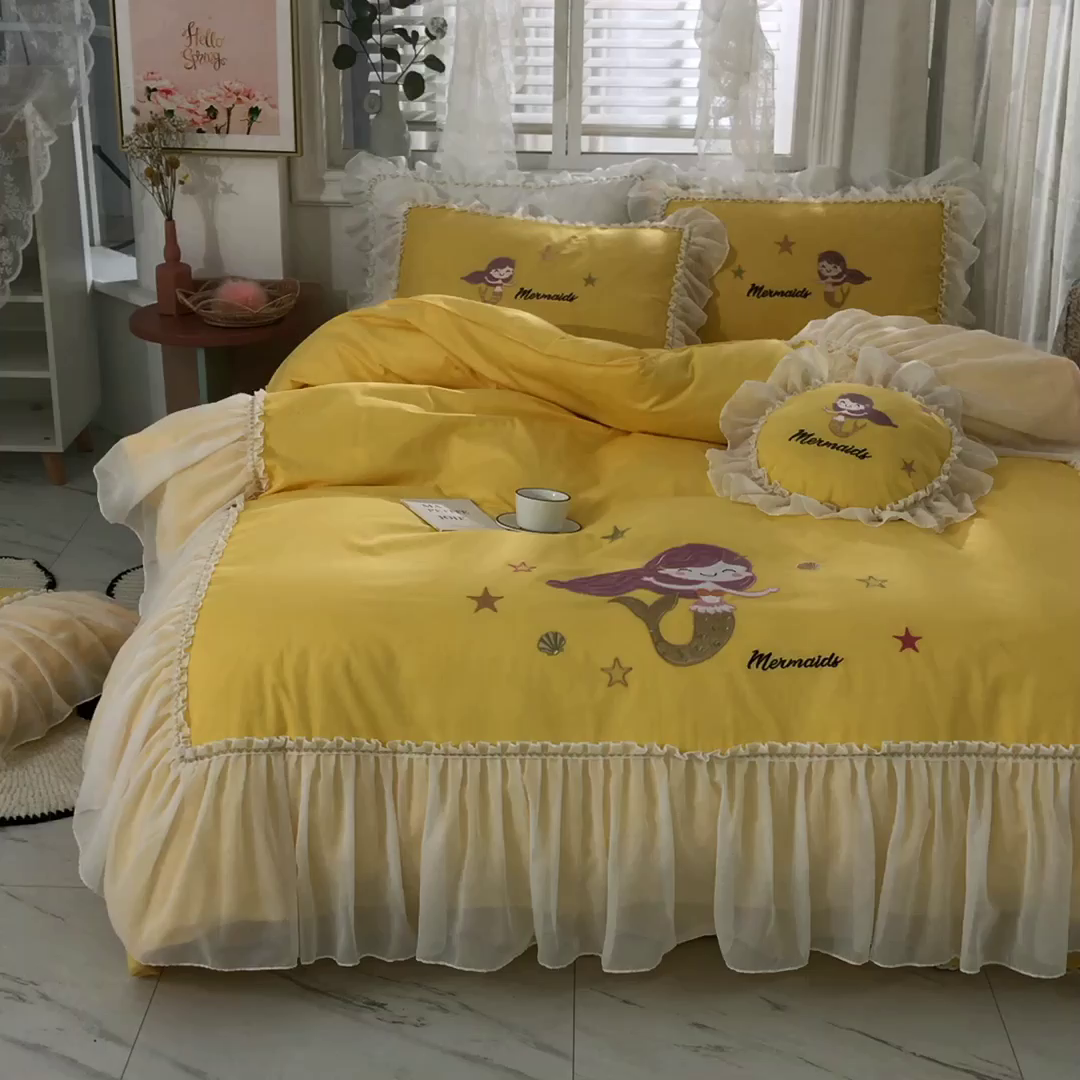 91家纺网 家纺一手货源 找家纺 花香四季家纺 2025新款13376纯棉贴布刺绣雪纺纱四件套-人鱼小姐  人鱼小姐姜黄