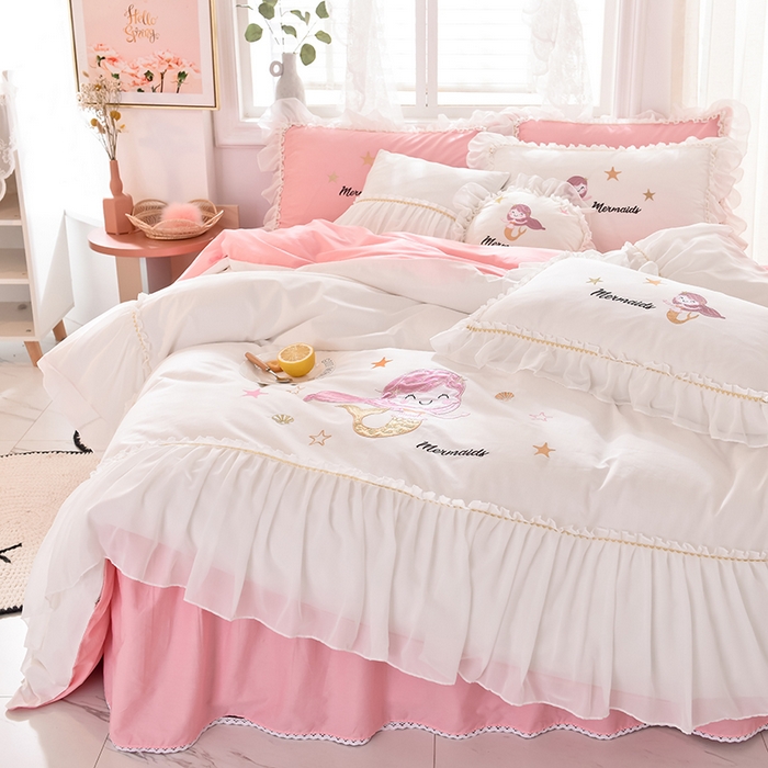 91家纺网 家纺一手货源 找家纺 花香四季家纺 2025新款13376纯棉贴布刺绣雪纺纱四件套-人鱼小姐  人鱼小姐粉白