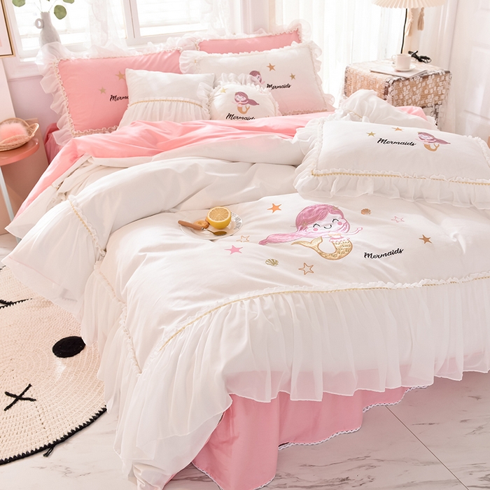 91家纺网 家纺一手货源 找家纺 花香四季家纺 2025新款13376纯棉贴布刺绣雪纺纱四件套-人鱼小姐  人鱼小姐粉白