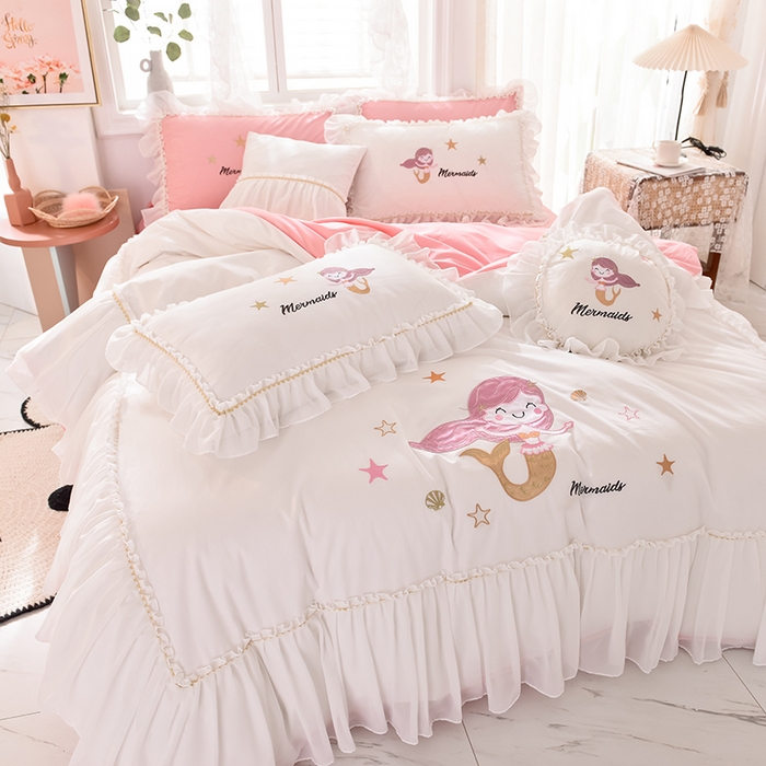 91家纺网 家纺一手货源 找家纺 花香四季家纺 2025新款13376纯棉贴布刺绣雪纺纱四件套-人鱼小姐  人鱼小姐粉白