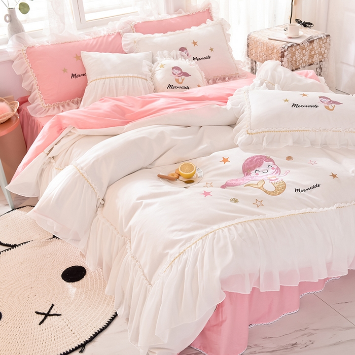 91家纺网 家纺一手货源 找家纺 花香四季家纺 2025新款13376纯棉贴布刺绣雪纺纱四件套-人鱼小姐  人鱼小姐粉白