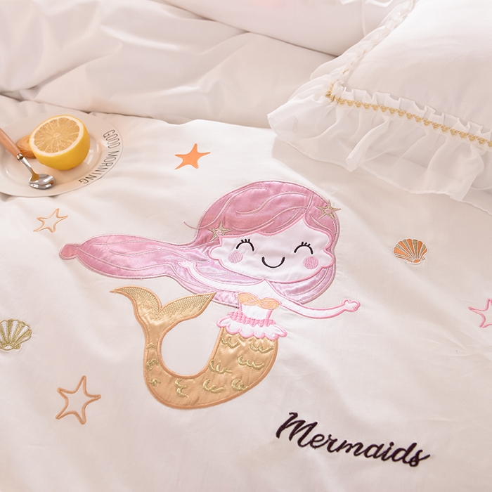 91家纺网 家纺一手货源 找家纺 花香四季家纺 2025新款13376纯棉贴布刺绣雪纺纱四件套-人鱼小姐  人鱼小姐粉白