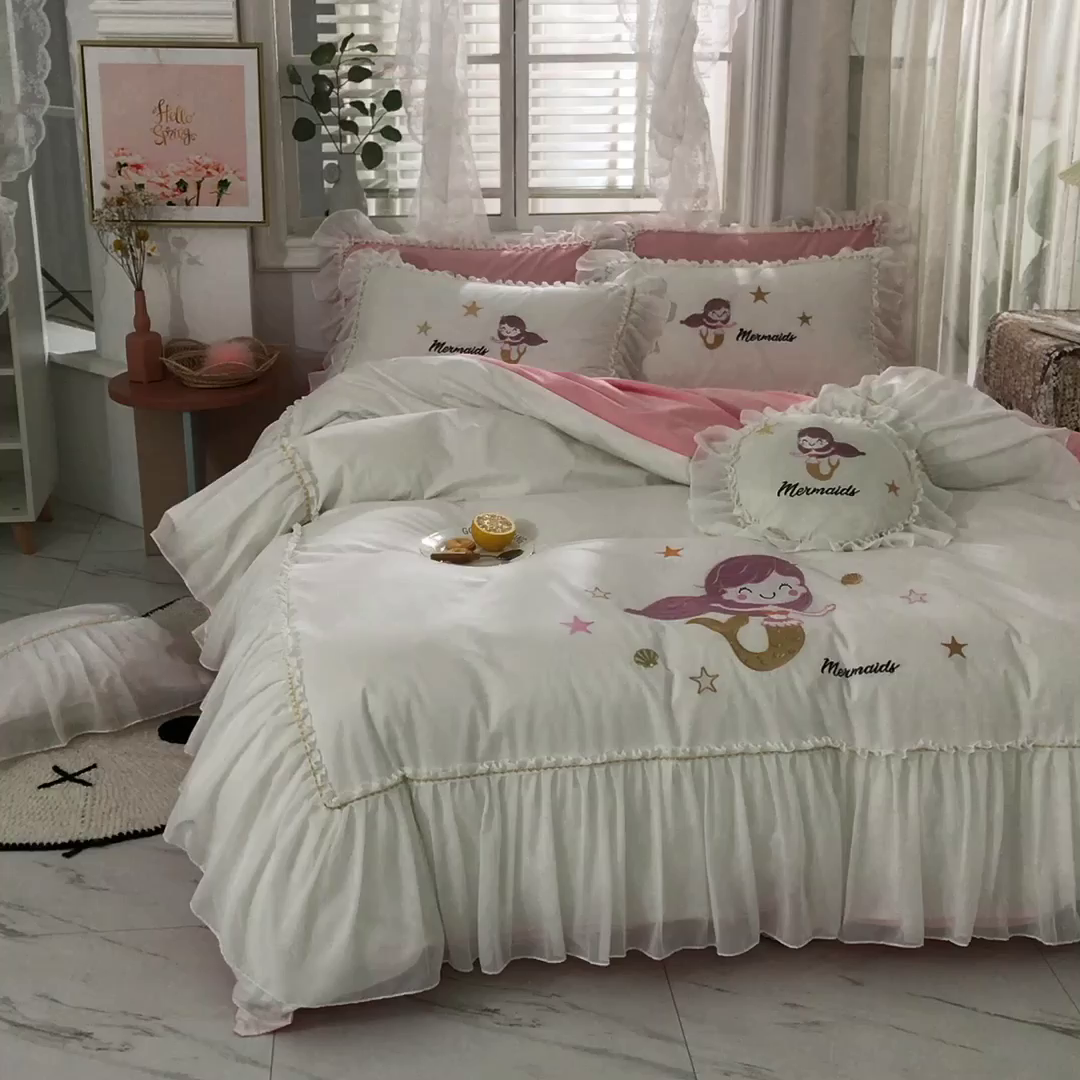 91家纺网 家纺一手货源 找家纺 花香四季家纺 2025新款13376纯棉贴布刺绣雪纺纱四件套-人鱼小姐  人鱼小姐粉白