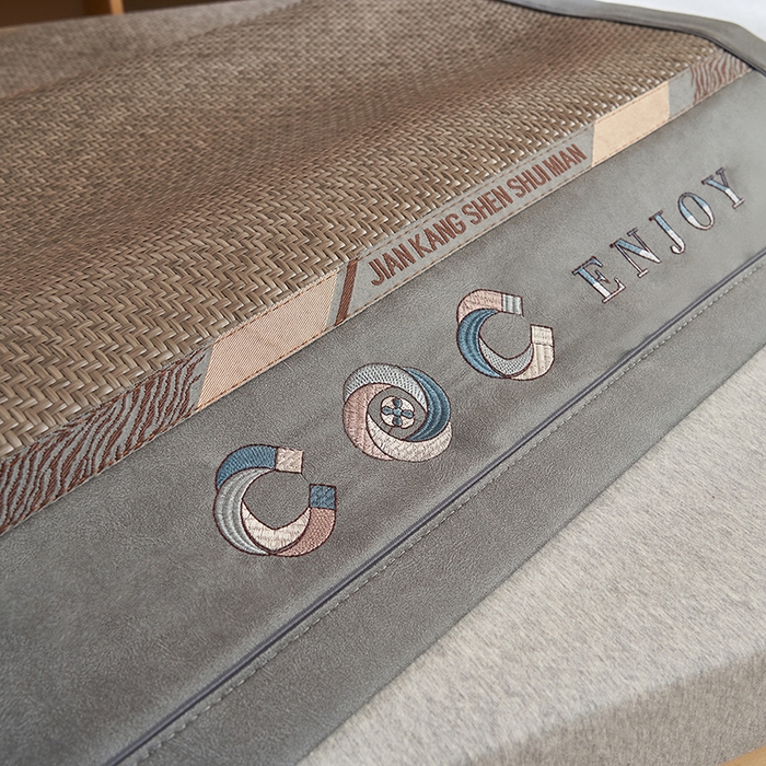 91家纺网 家纺一手货源 找家纺 鑫琪莱家纺 2025新款学生PE凉感藤席 典雅贡藤-灰