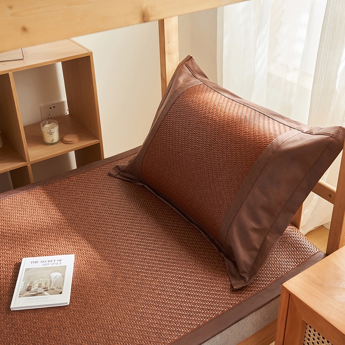 91家纺网 家纺一手货源 找家纺 鑫琪莱家纺 2025新款学生PE凉感藤席 典雅贡藤-咖