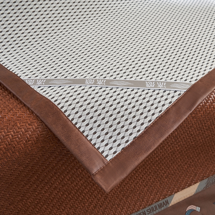 91家纺网 家纺一手货源 找家纺 鑫琪莱家纺 2025新款学生PE凉感藤席 典雅贡藤-咖