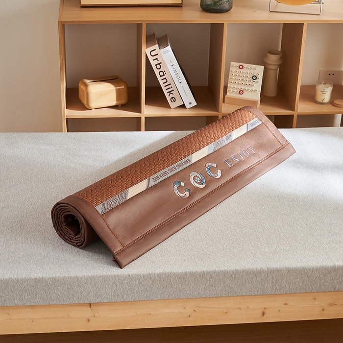 91家纺网 家纺一手货源 找家纺 鑫琪莱家纺 2025新款学生PE凉感藤席 典雅贡藤-咖