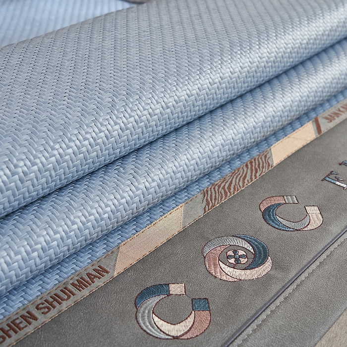 91家纺网 家纺一手货源 找家纺 鑫琪莱家纺 2025新款学生PE凉感藤席 典雅贡藤-蓝