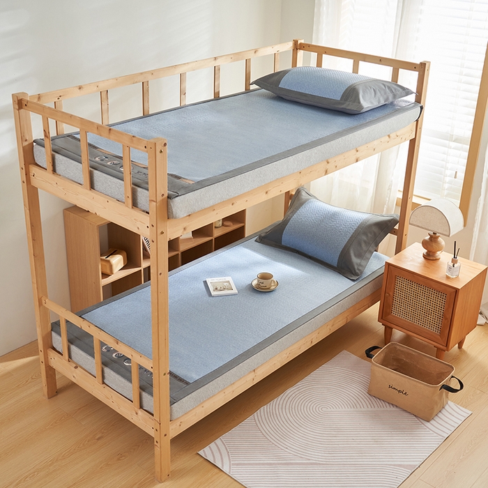 91家纺网 家纺一手货源 找家纺 鑫琪莱家纺 2025新款学生PE凉感藤席 典雅贡藤-蓝