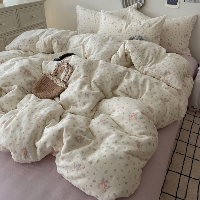 91家纺网 家纺一手货源 找家纺 六巷胡同 2025新款INS卡通A类全棉纯棉双层纱四件套学生季三件套 双层纱-野花彩蝶喵