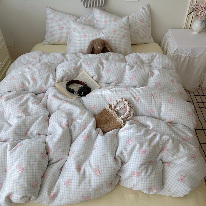 91家纺网 家纺一手货源 找家纺 六巷胡同 2025新款INS卡通A类全棉纯棉双层纱四件套学生季三件套 双层纱-蓝格波点兔