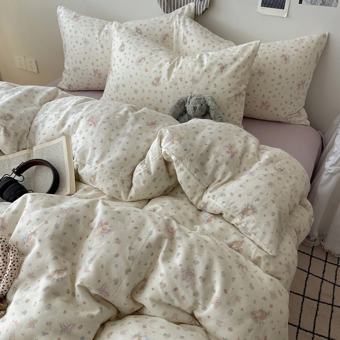 91家纺网 家纺一手货源 找家纺 六巷胡同 2025新款INS卡通A类全棉纯棉双层纱四件套学生季三件套 双层纱-野花彩蝶喵