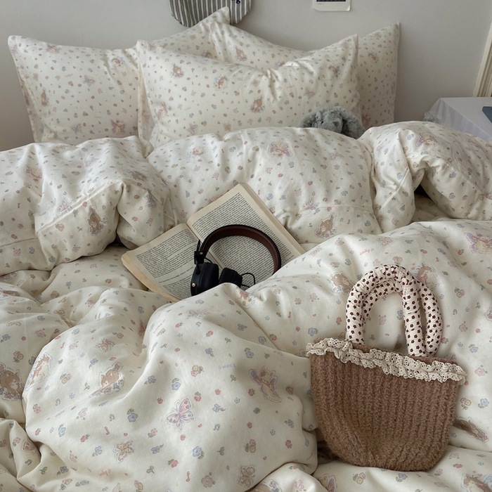 91家纺网 家纺一手货源 找家纺 六巷胡同 2025新款INS卡通A类全棉纯棉双层纱四件套学生季三件套 双层纱-野花彩蝶喵