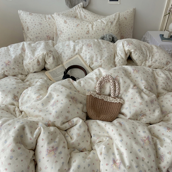 91家纺网 家纺一手货源 找家纺 六巷胡同 2025新款INS卡通A类全棉纯棉双层纱四件套学生季三件套 双层纱-野花彩蝶喵