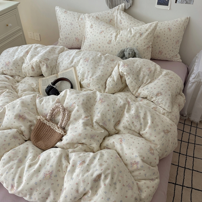 91家纺网 家纺一手货源 找家纺 六巷胡同 2025新款INS卡通A类全棉纯棉双层纱四件套学生季三件套 双层纱-野花彩蝶喵