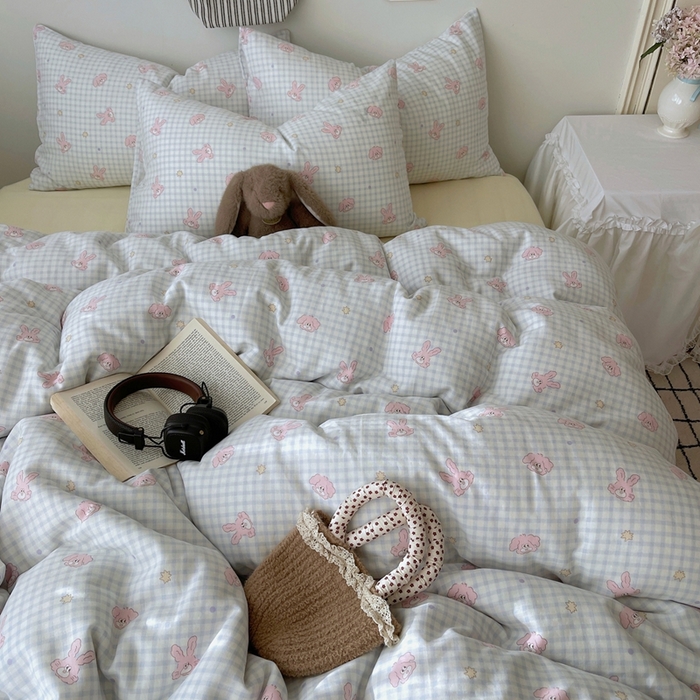 91家纺网 家纺一手货源 找家纺 六巷胡同 2025新款INS卡通A类全棉纯棉双层纱四件套学生季三件套 双层纱-蓝格波点兔