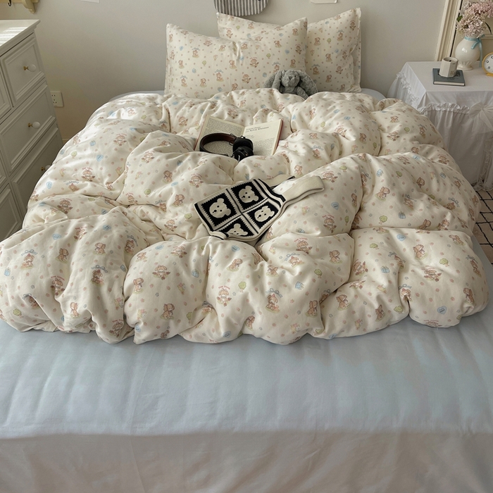 91家纺网 家纺一手货源 找家纺 六巷胡同 2025新款INS卡通A类全棉纯棉双层纱四件套学生季三件套 双层纱-公园萝莉犬