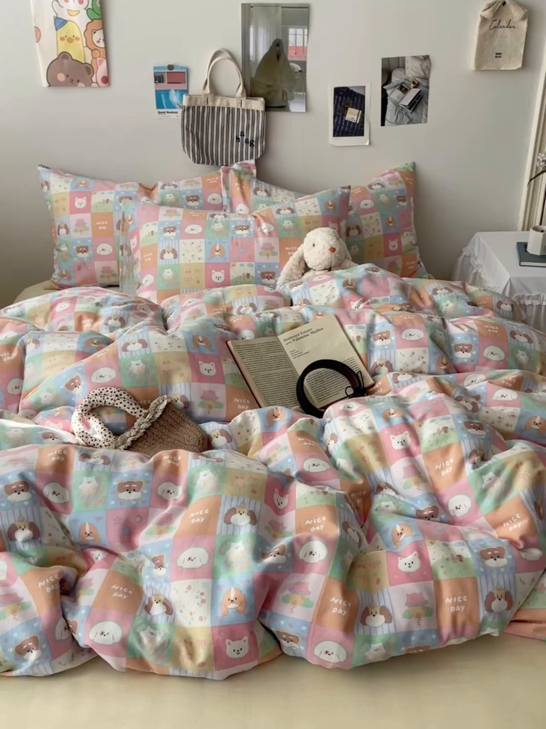 91家纺网 家纺一手货源 找家纺 六巷胡同 2025新款INS卡通A类全棉纯棉双层纱四件套学生季三件套 双层纱-假日妙趣犬