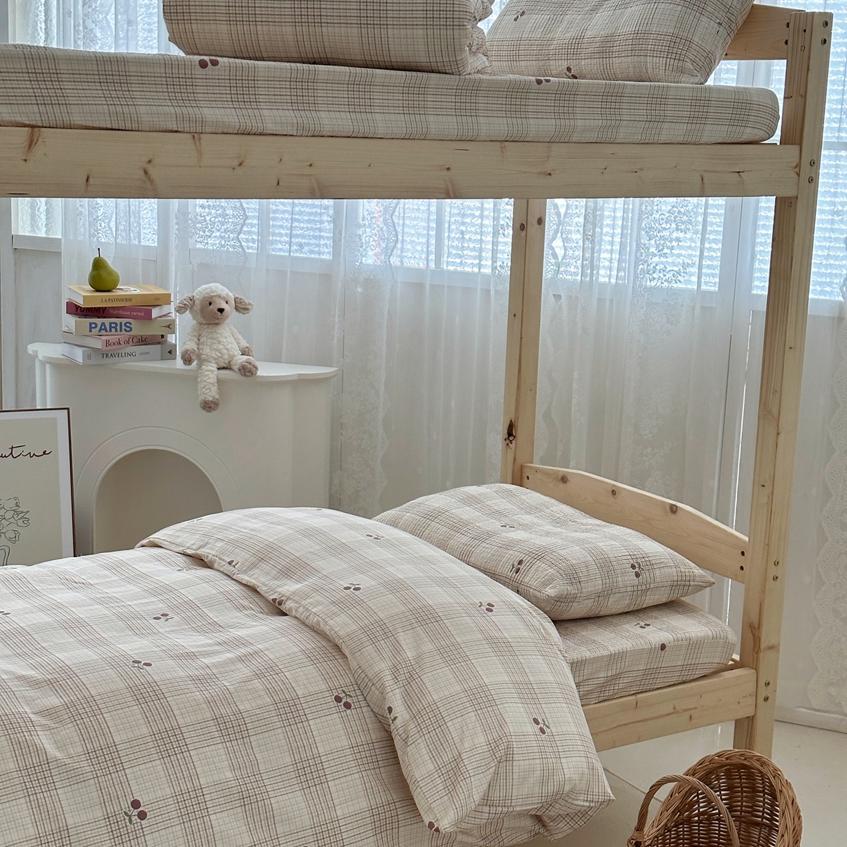 91家纺网 家纺一手货源 找家纺 佰织鑫家居 2025新款独家原创-学生季纯棉夹棉床笠三件套 格子樱桃