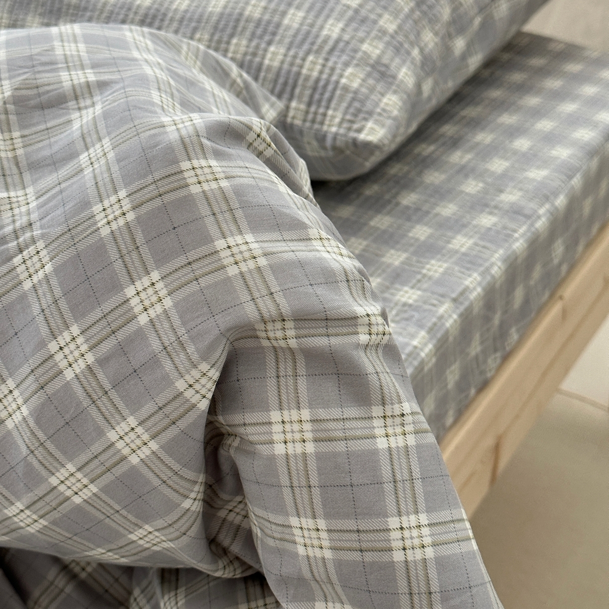 91家纺网 家纺一手货源 找家纺 佰织鑫家居 2025新款独家原创-学生季纯棉夹棉床笠三件套 灰格