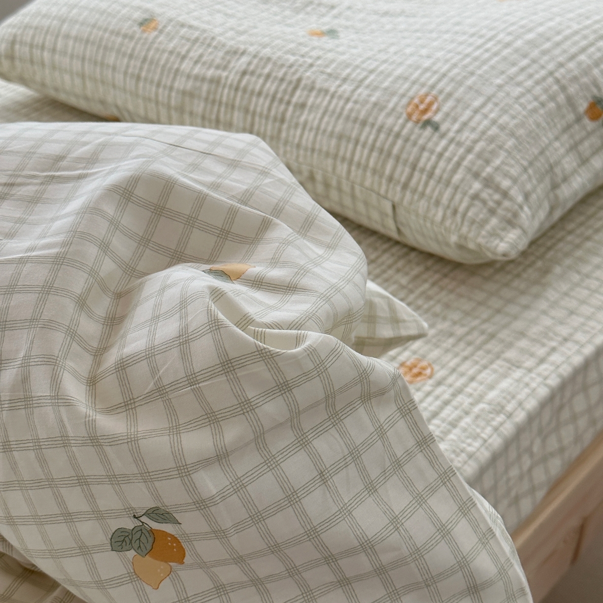 91家纺网 家纺一手货源 找家纺 佰织鑫家居 2025新款独家原创-学生季纯棉夹棉床笠三件套 甜橙