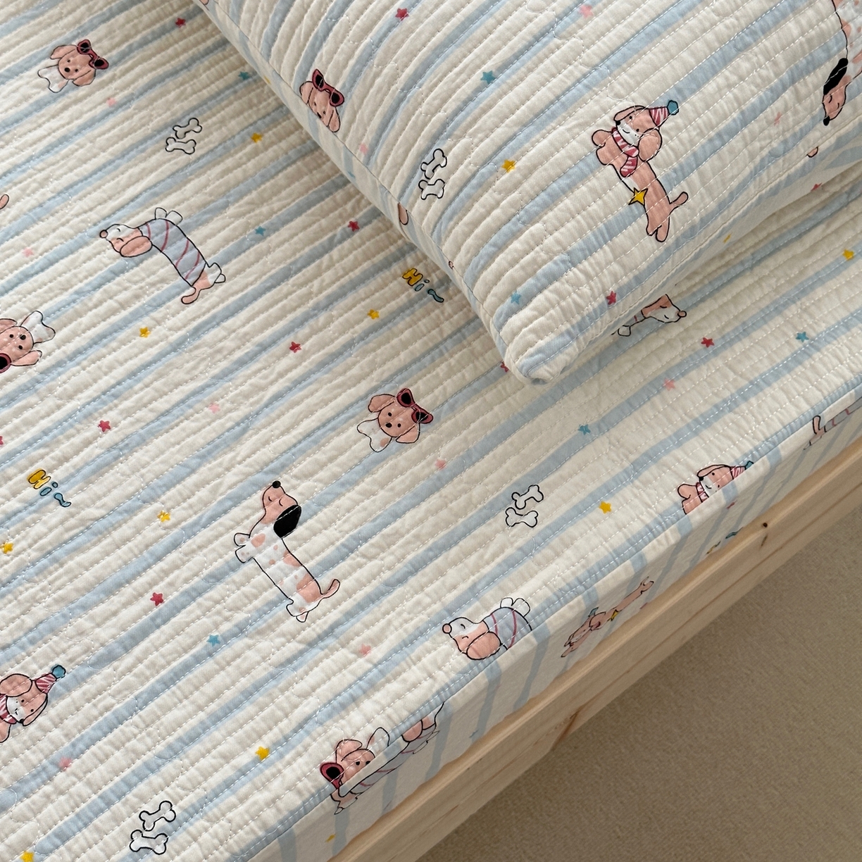 91家纺网 家纺一手货源 找家纺 佰织鑫家居 2025新款独家原创-学生季纯棉夹棉床笠三件套 旺仔