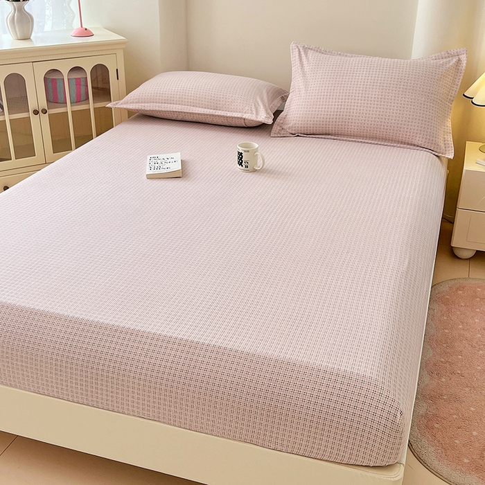 91家纺网 家纺一手货源 找家纺 梦舒羽 2025新款双层纱格子床笠防滑床罩床垫保护套榻榻米宿舍三件套 常规款-莱茵粉格