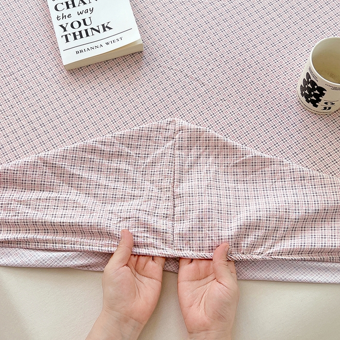 91家纺网 家纺一手货源 找家纺 梦舒羽 2025新款双层纱格子床笠防滑床罩床垫保护套榻榻米宿舍三件套 常规款-莱茵粉格