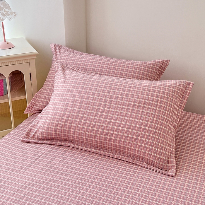 91家纺网 家纺一手货源 找家纺 梦舒羽 2025新款双层纱格子床笠防滑床罩床垫保护套榻榻米宿舍三件套 常规款-落日红格