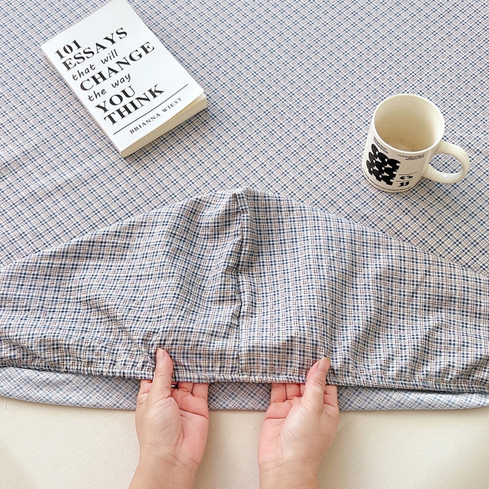 91家纺网 家纺一手货源 找家纺 梦舒羽 2025新款双层纱格子床笠防滑床罩床垫保护套榻榻米宿舍三件套 常规款-明古灰格