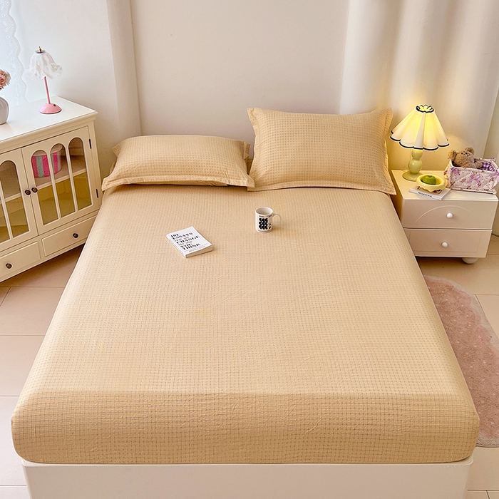 91家纺网 家纺一手货源 找家纺 梦舒羽 2025新款双层纱格子床笠防滑床罩床垫保护套榻榻米宿舍三件套 常规款-秋田黄格