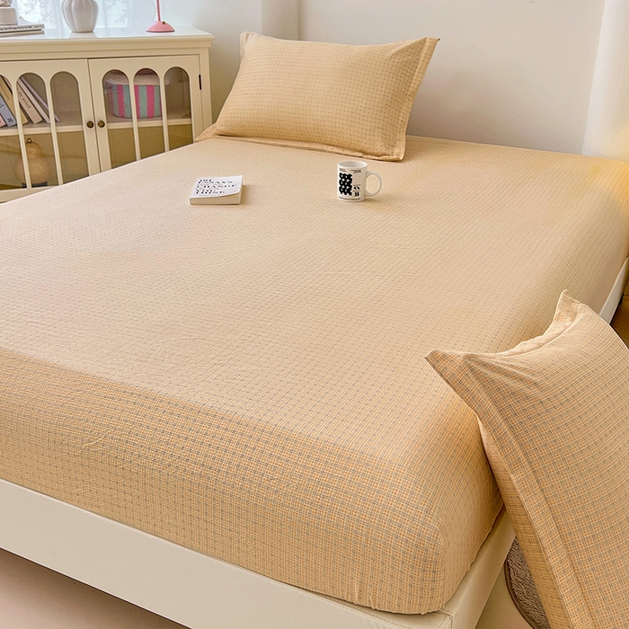 91家纺网 家纺一手货源 找家纺 梦舒羽 2025新款双层纱格子床笠防滑床罩床垫保护套榻榻米宿舍三件套 常规款-秋田黄格