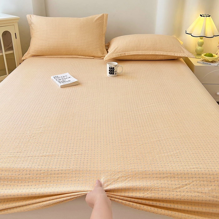 91家纺网 家纺一手货源 找家纺 梦舒羽 2025新款双层纱格子床笠防滑床罩床垫保护套榻榻米宿舍三件套 常规款-秋田黄格
