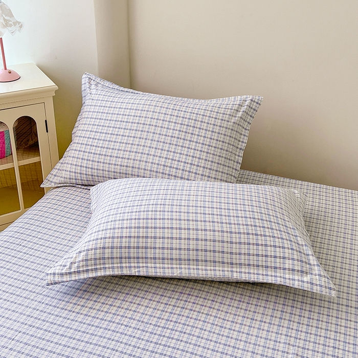 91家纺网 家纺一手货源 找家纺 梦舒羽 2025新款双层纱格子床笠防滑床罩床垫保护套榻榻米宿舍三件套 常规款-天空蓝格