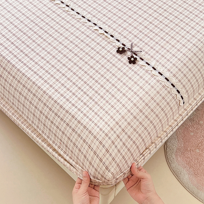 91家纺网 家纺一手货源 找家纺 梦舒羽 2025新款双层纱格子花边床笠防滑蕾丝床罩床垫保护套榻榻米宿舍三件套 花边款-可可咖格